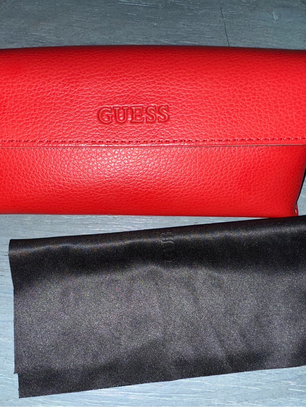 GUESS Red Eyewear Case With Cleaning Cloth